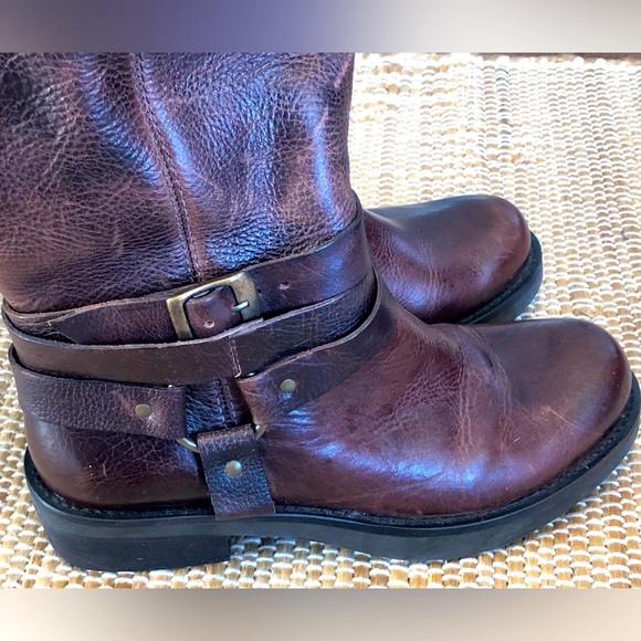 MIA s7 harness strap boots Beautiful and barely worn Leather uppers/rubber sole - Picture 4 of 8